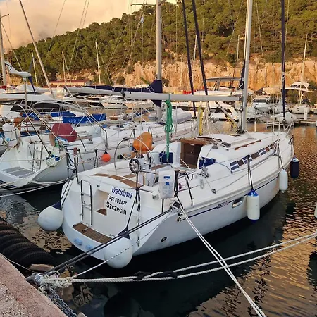 Botel Yacht Vratislavia Krvavica
